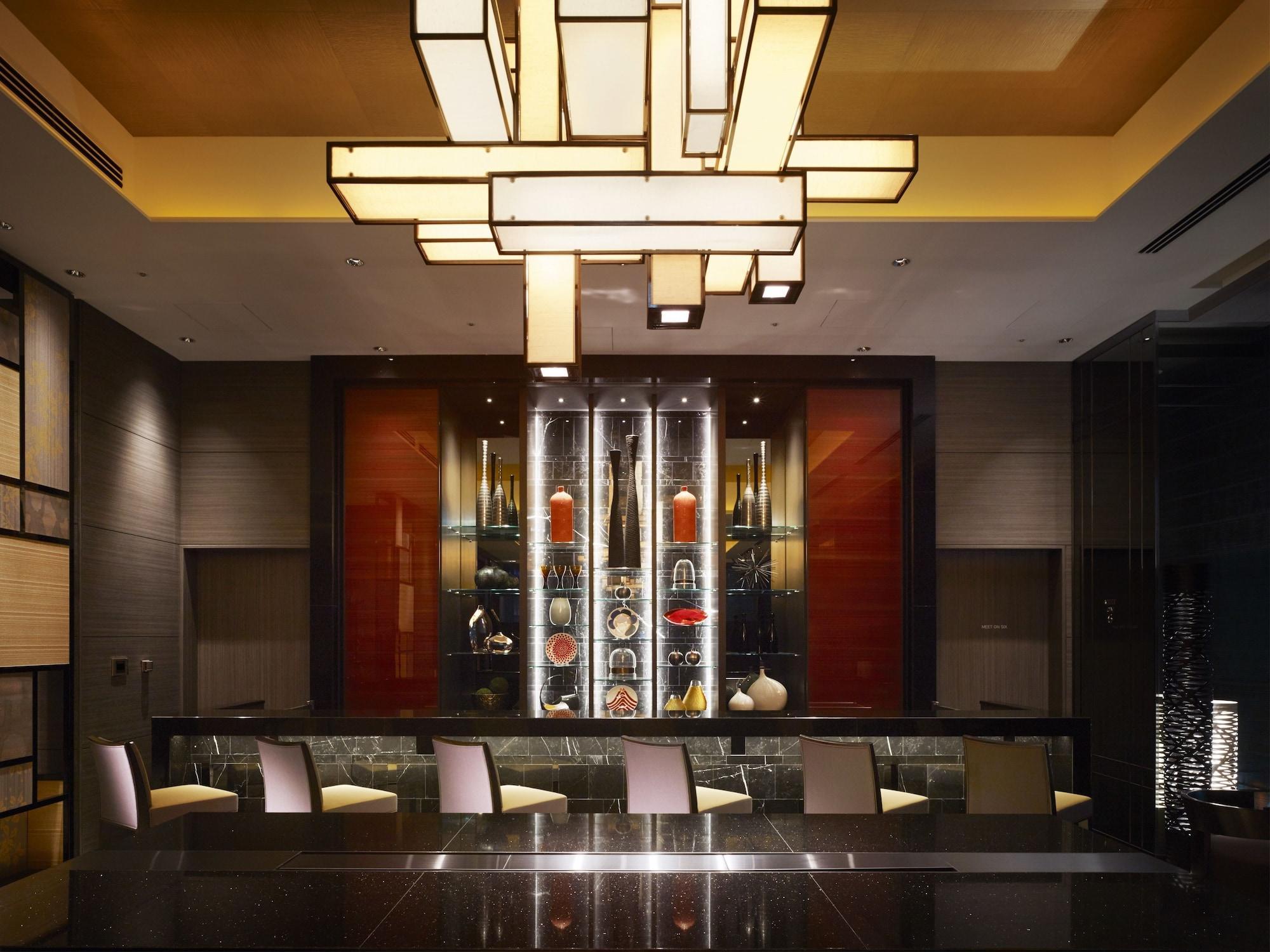 Oakwood Premier Tokyo Hotel Eksteriør billede The bar at the lobby