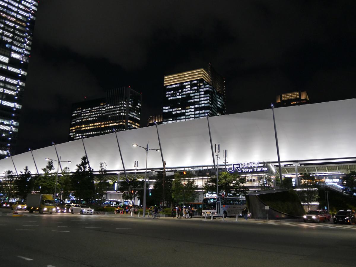 Oakwood Premier Tokyo Hotel Eksteriør billede The station at night