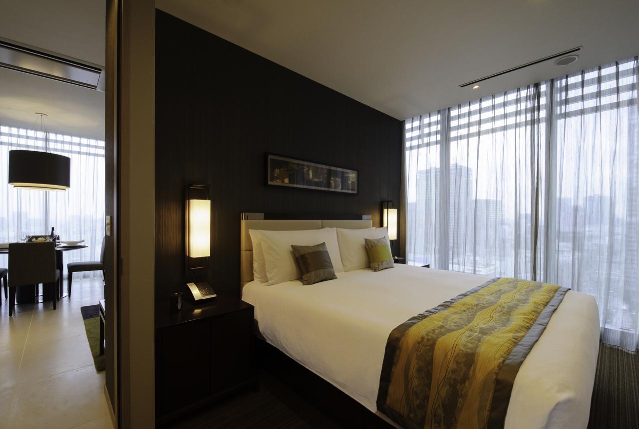 Oakwood Premier Tokyo Hotel Eksteriør billede A bedroom at the Park Hyatt Hyderabad